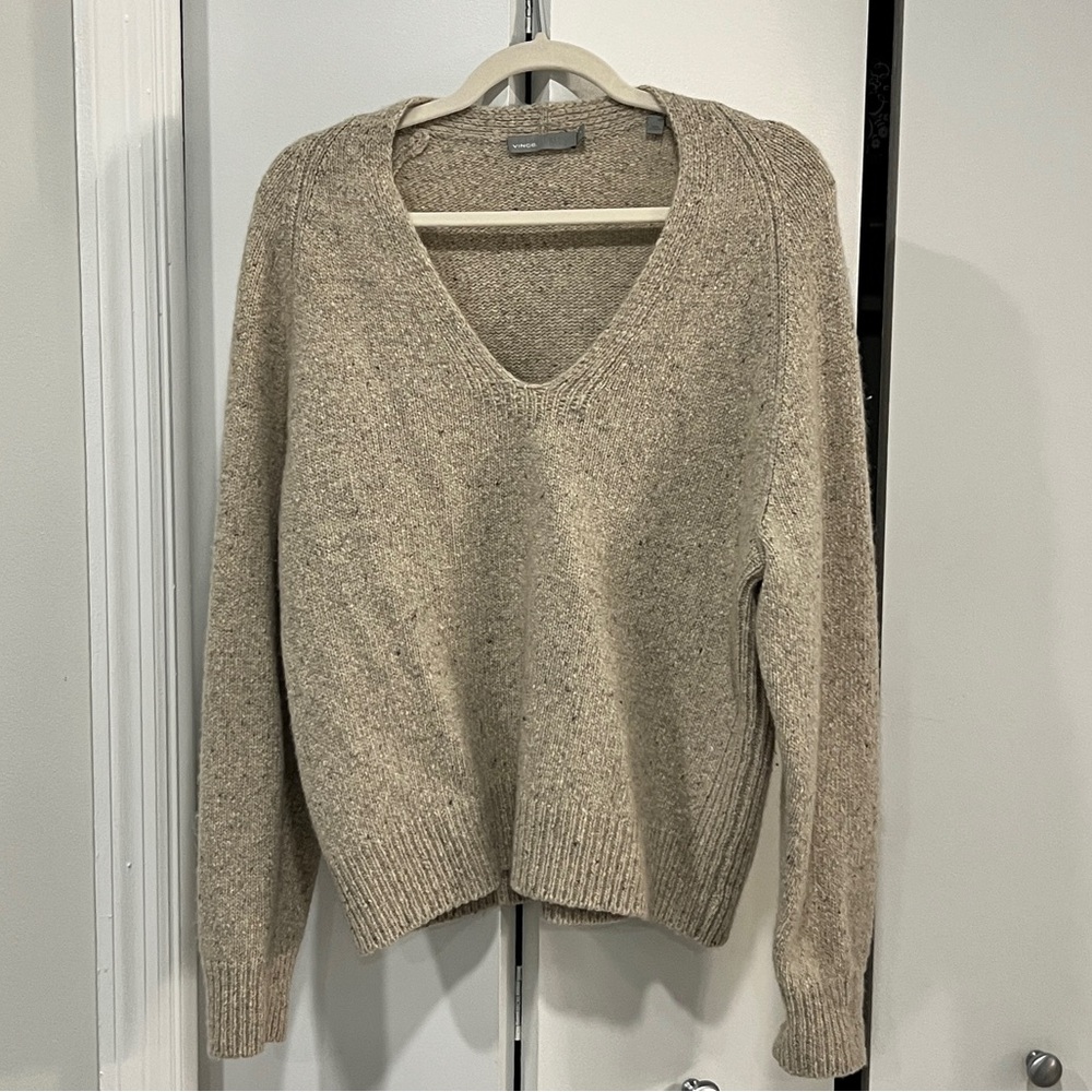 Vince Cream V-Neck Cashmere Sweater